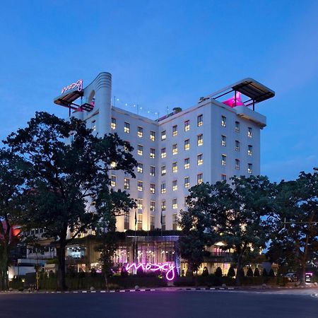 Moxy Bandung Hotel Exterior photo